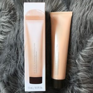 BECCA backlight priming filter face primer